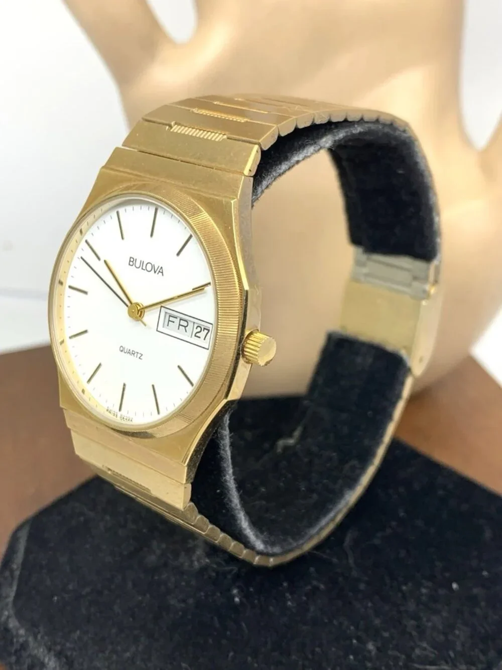 Bulova Men's Watch Vintage 1983 P3 Swiss Quartz Day Date 82392 Gold Steel 32mm